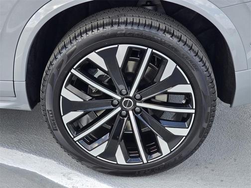 2025 Volvo XC90 B6 Plus 7-Seater