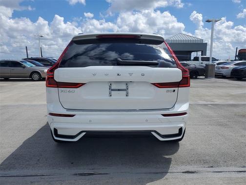 2026 Volvo XC60 B5 Plus