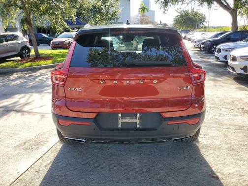 Fusion Red Metallic 2020 Volvo XC40 T5 R-Design