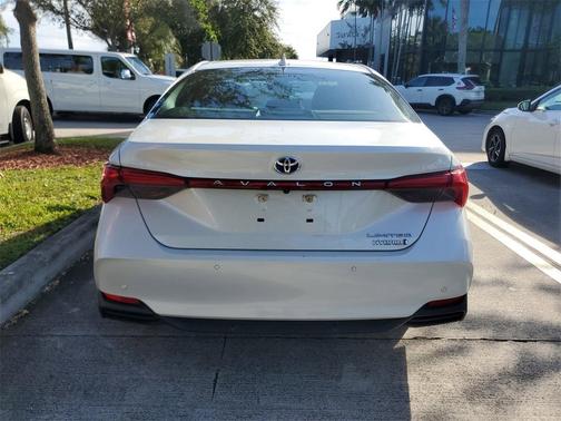 2021 Toyota Avalon Hybrid Limited