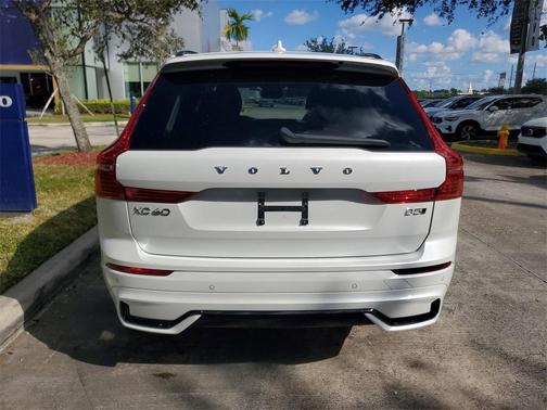 2025 Volvo XC60 B5 Plus