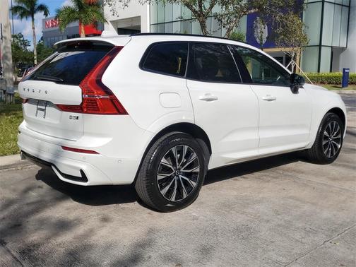 2025 Volvo XC60 B5 Plus