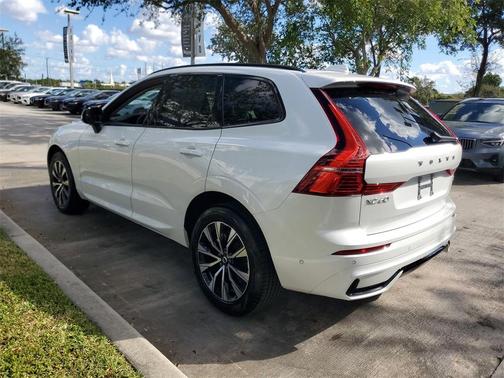 2025 Volvo XC60 B5 Plus