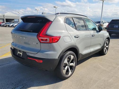 2026 Volvo XC40 B5 Plus