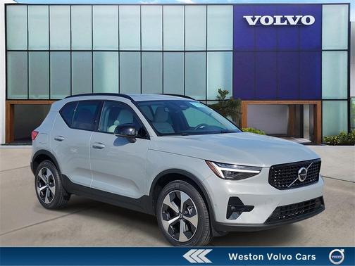 2026 Volvo XC40 B5 Plus