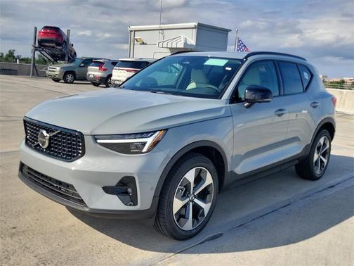 2026 Volvo XC40 B5 Plus