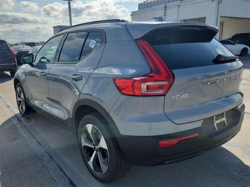 2026 Volvo XC40 B5 Plus