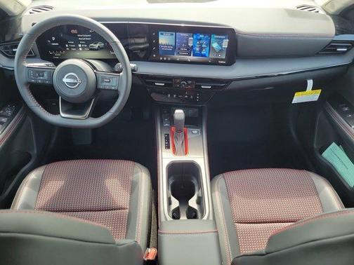2t Gun Red Roof 2026 Nissan Kicks SR