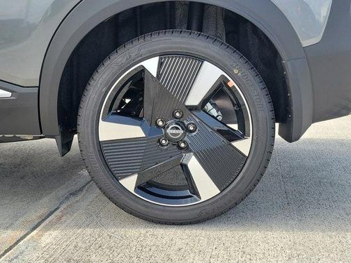 2t Gun Red Roof 2026 Nissan Kicks SR