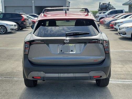 2t Gun Red Roof 2026 Nissan Kicks SR