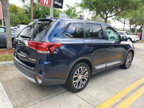 2018 Mitsubishi Outlander ES