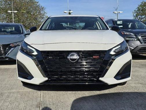 Pearl White Tri-Coat 2026 Nissan Altima SR