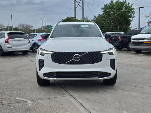 2026 Volvo XC90 B6 Ultra Dark Theme 6-Seater