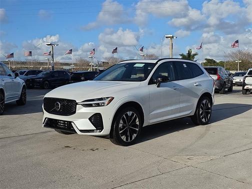 2026 Volvo XC60 B5 Plus