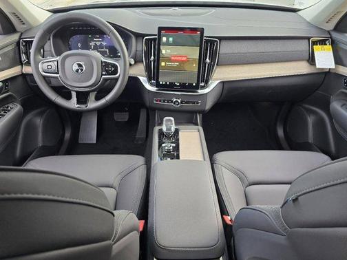 2025 Volvo XC90 B5 Plus 7-Seater
