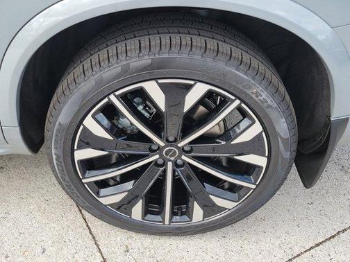 2026 Volvo XC90 B6 Plus 6-Seater