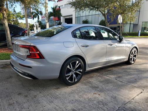 2025 Volvo S60 B5 Core