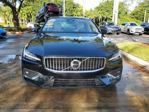 2023 Volvo S60 B5 Ultimate Bright Theme