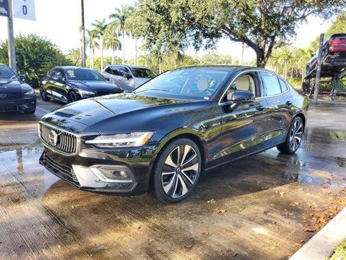 2023 Volvo S60 B5 Ultimate Bright Theme