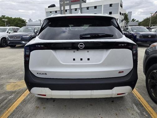 2025 Nissan Kicks SR