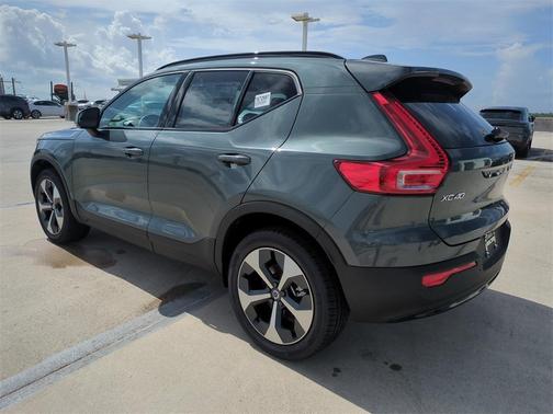 2026 Volvo XC40 B4 Plus