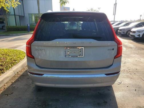 2023 Volvo XC90 B5 Plus