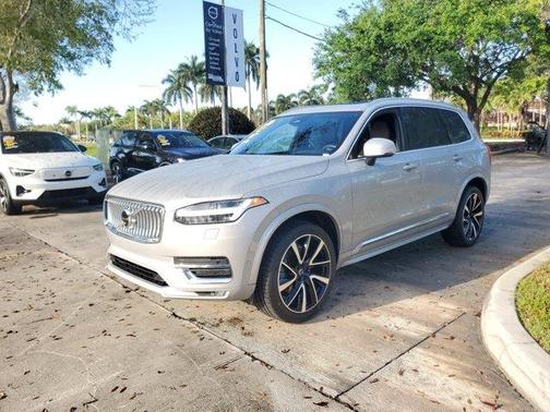 2023 Volvo XC90 B5 Plus