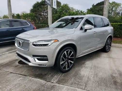 2023 Volvo XC90 B5 Plus
