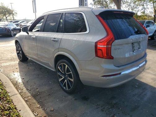2023 Volvo XC90 B5 Plus