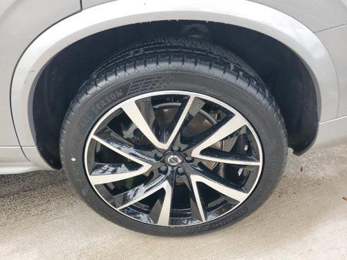 2023 Volvo XC90 B5 Plus