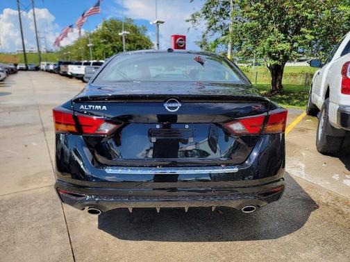 Super Black Clearcoat 2026 Nissan Altima SR