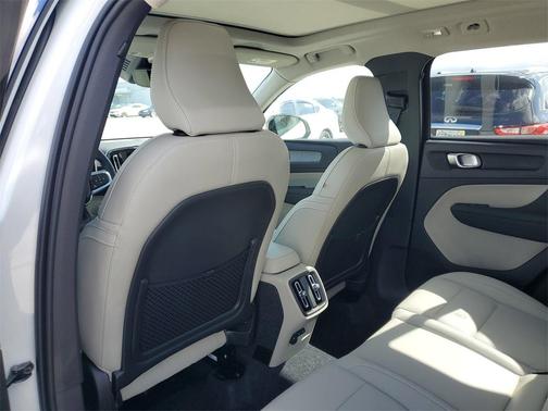 2026 Volvo XC40 B5 Plus