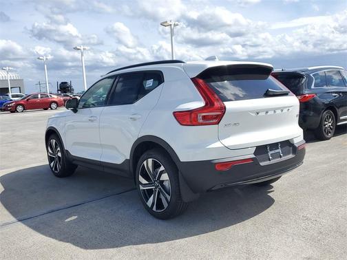 2026 Volvo XC40 B5 Plus