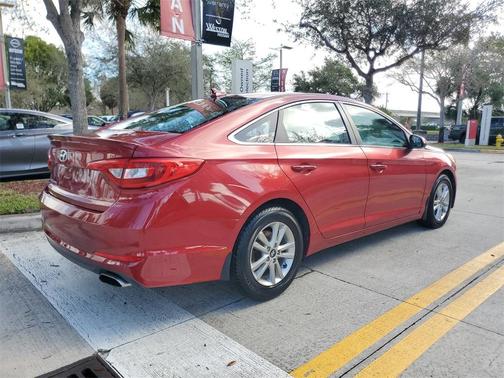 2017 Hyundai SONATA SE