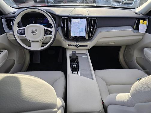 2025 Volvo XC60 B5 Plus