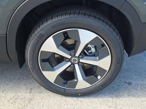 Forest Green 2026 Volvo XC40 B5 Plus