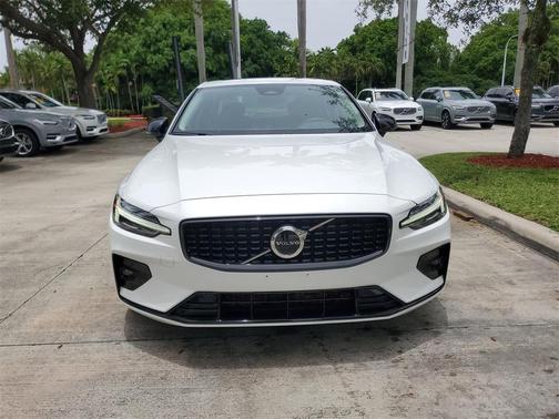 2024 Volvo S60 B5 Core Dark Theme