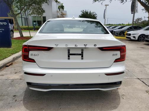 2024 Volvo S60 B5 Core Dark Theme