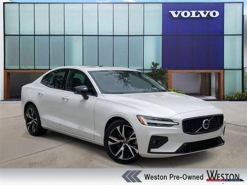 2024 Volvo S60 B5 Core Dark Theme