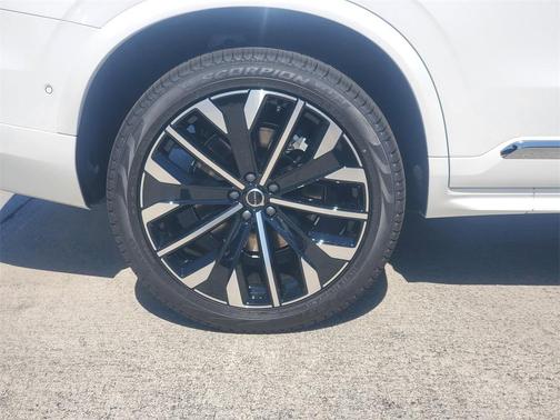 2026 Volvo XC90 B6 Ultra Dark Theme 7-Seater