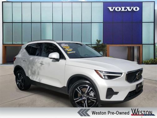 2025 Volvo XC40 B5 Core Bright Theme