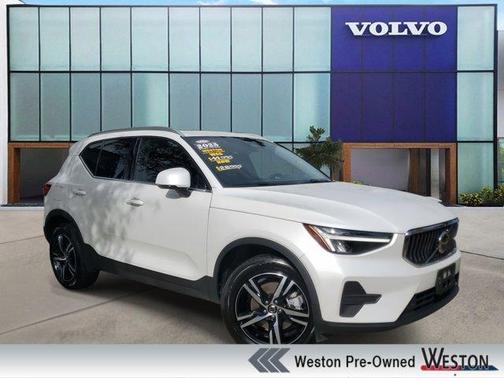 2025 Volvo XC40 B5 Core Bright Theme