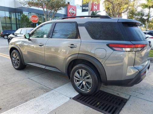 2024 Nissan Pathfinder SV