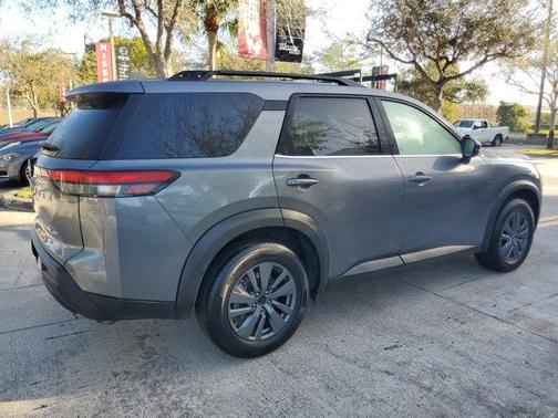 2024 Nissan Pathfinder SV