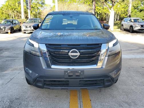 2024 Nissan Pathfinder SV