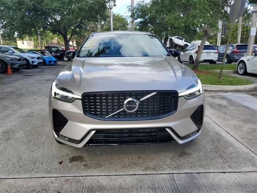 Beige 2025 Volvo XC60 B5 Core