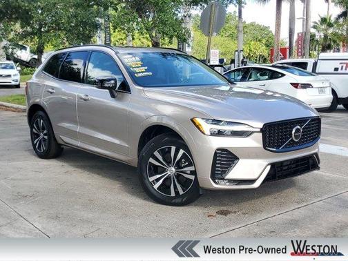 Beige 2025 Volvo XC60 B5 Core