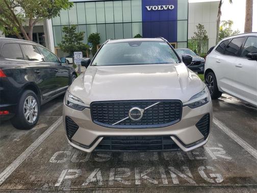 2025 Volvo XC60 B5 Core