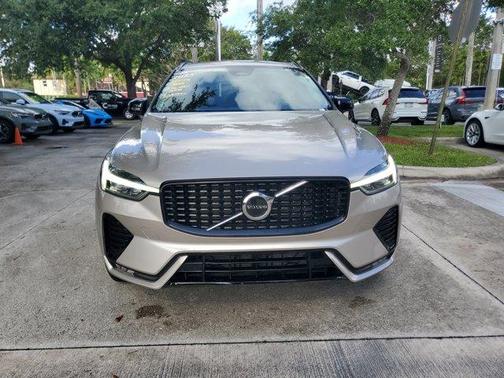 Beige 2025 Volvo XC60 B5 Core