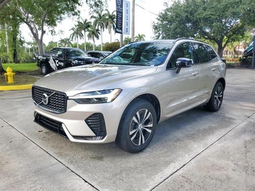 Beige 2025 Volvo XC60 B5 Core